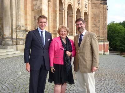 Empfang f�r den �ffentlichen Dienst der CSU-Landtagsfraktion - eine gute Basis f�r vielf�ltige Gespr�ch und Kontakte.
MdL Guttenberger im Gespr�ch mit dem stellvertretenden Vorsitzenden des dbbjb (Dter. Beamtenbund Jugend Bayern) Michael Kubiak und dem Vorsitzenden der Bayerischen Finanzgewerkschaft Josef Bugiel