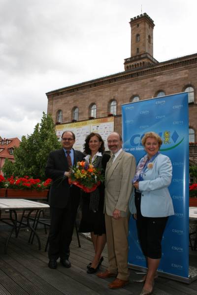 Im Team f�r F�rth - Parl. Staatssekret�r Christian Schmidt MdB, OB-Kandidatin Stadtr�tin Birgit Bayer-Tersch, Vorsitzender der CSU-Stadtratsfraktion Dr. Joachim Schmidt und Landtagsabgeordnete und Stadtr�tin Petra Guttenberger