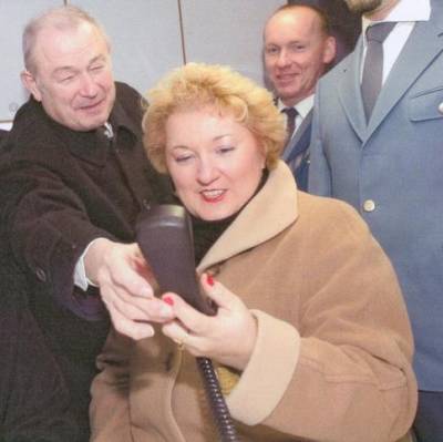 Ministerpr�sident Dr. G�nther Beckstein und MdL Guttenberger beim THW Bayern