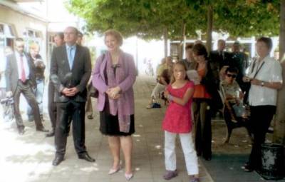 Bayerntour des Ministerpr�sidenten 2008 - Bezirkstagskandidat Maderer und MdL Guttenberger am Scherbershof in Stein