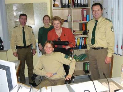 Stehen Garant f�r die Sicherheit in Zirndorf und Oberasbach - MdL Petra Guttenberger im Gespr�ch mit dem starken Team der PI Zirndorf