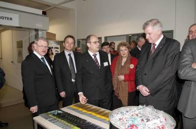 Das Bayerische Kabinett in F�rth:
MdL Guttenberger im Technikum Neue Werkstoffe und Fraunhofer Uferstadt
 mit Ministerpr�sident Horst Seehofer, Staatsminister Dr. Markus S�der, Staatsminister Joachim Herrmann, Staatsminister Dr. Heubisch