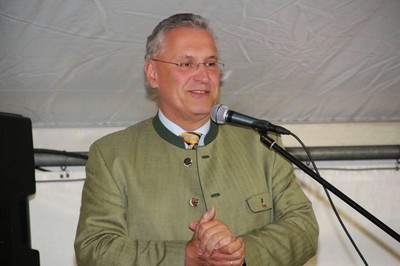 Klare Worte zu Bayerns Sicherheit von Staatsminister Joachim Herrmann im Festzelt in Deutenbach