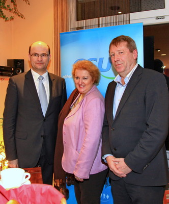 Am Vorabend der offiziellen Er�ffnung der Dienststelle N�rnberg des Bayerischen Staatsministeriums der Finanzen, f�r Landesentwicklung und Heimat steht Staatssekret�r Albert F�racker den B�rgerinnen und B�rgern in Oberasbach als Ansprechpartner zur Verf�gung.