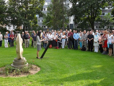 Hiroshima-Gedenkfeier im F�rther Stadtpark: Mahnende Worte zum Frieden durch die Japanische Vize-Generalkonsulin