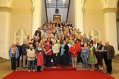Besucherinnen und Besucher aus allen gesellschaftlichen Bereichen besuchten mit MdL Petra Guttenberger den Bayerischen Landtag.
