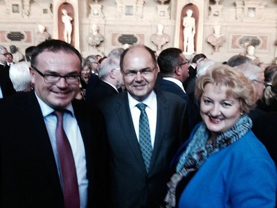 100 Jahre Franz Josef Strau�: Der Stimmkreis F�rth war mit Bezirksrat Michael Maderer, Bundeslandwirschaftsminister Christian Schmidt und Landtagsabgeordneter Petra Guttenberger (v.l.n.r.) bei der Gedenkfeier an den Sch�pfer des modernen Bayern gut vertreten.