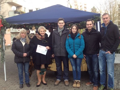 Erster Weihnachtsmarkt in Stein-Deutenbach

Viele Vereine haben die Gelegenheit genutzt, erstmalig im Herzen von Deutenbach einen Weihnachtsmarkt auf den Weg zu bringen.

MdL Petra Guttenberger und der JU-Vorsitzende Bastian Gebhardt freuen sich sehr �ber die gute Zusammenarbeit, z.B. mit dem BRK.


