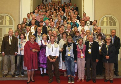 Mit gro�em Interesse haben sich B�rgerinnen und B�rger, sowie die Stadtjugendkapelle Zirndorf und der Skiclub Biberttal e.V. �ber die Arbeit der Abgeordenten vor Ort im Maximilianum anl�sslich der Landtagsfahrt am 27. September 2016 bestens informieren k�nnen. 
