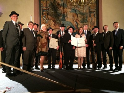 Die Feldgeschworenen f�r die Stadt und den Landkreis F�rth haben es geschafft: Das Bayerische Feldgeschworenenwesen wurde in das Bayerische Landesverzeichnis des Immateriellen Kulturerbes aufgenommen.
