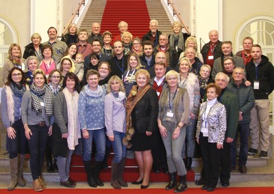 Bei unserer Informationsfahrt am 12. Dezember in den Bayerischen Landtag haben sich u.a. der Stadtjugendring F�rth, die Damen des Knoblauchsl�nder Kalenders und B�rgerinnen und B�rger aus dem Stimmkreis im Maximilianeum �ber die Arbeit ihrer Stimmkreisabgeordneten Petra Guttenberger informieren k�nnen.