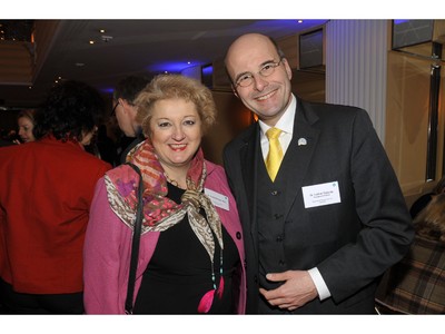 Kontakte und Netzwerke sind die Basis einer erfolgreichen Entwicklung. MdL Petra Guttenberger mit dem Hauptgesch�ftsf�hrer des Bayerischen Brauerbund e.V. Herrn  Dr. Lothar Ebbertz