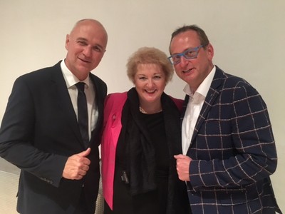 Toller Abend - der Kaiserbock-Anstich auf der Burg in N�rnberg.
Besonders freut mich, meine zwei Lieblingskabarettisten f�r Altbayern Wolfgang Krebs und f�r Franken Volker Hei�mann dort zu treffen.