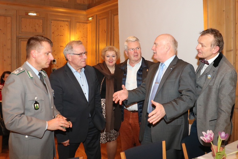 Die CSU-Fraktion im Gespräch mit Oberstleutnant Christoph Huber, NATO Battle Group in Litauen.