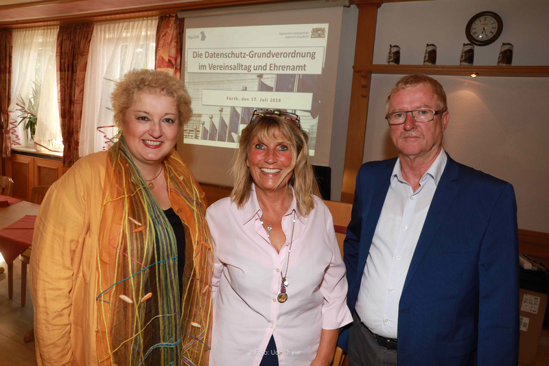 Veranstaltung Datenschutz für Vereine: hier Petra L. Guttenberger mit Angelika Ledenko und Thomas Kranig
Bild: Udo Dreier