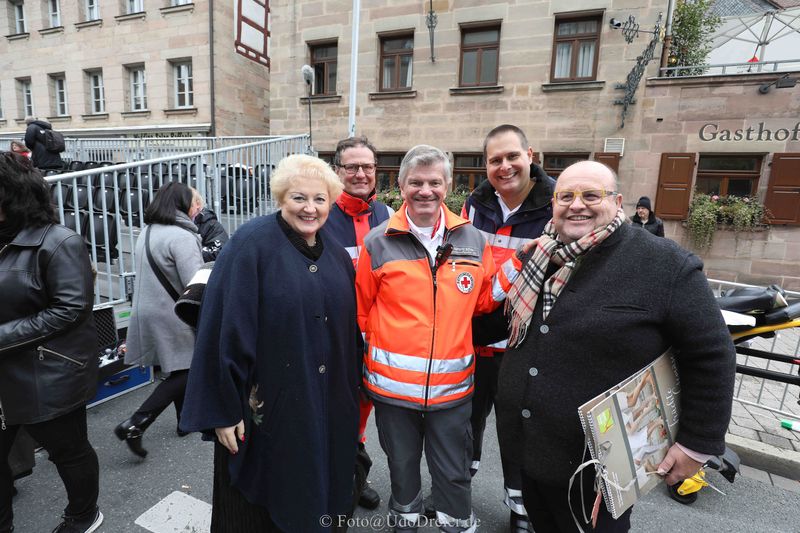 Kirchweihzug in Fürth - ohne die vielen Ehrenamtlichen des BRK wäre dies nicht möglich. Herzlichen Dank!