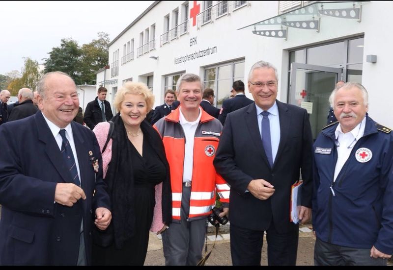 Ohne das Bayerische Rote Kreuz wäre unsere Gesellschaft um Vieles ärmer. mit ist es deshalb ein Anliegen, den Kontakt zwischen dem BRK vor Ort und der Politik aufrechtzuerhalten und zu intensivieren.