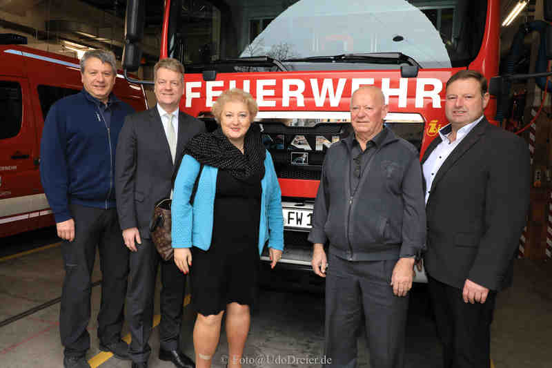 Gemeinsam mit dem CSU OB-Kandidaten Dietmar Helm, dem CSU-Kreisvorsitzenden Dr. Au und dem Pfleger der Berufsfeuerwehr Stadtrat Peter Pfann bei der Berufsfeuerwehr Fürth.
Foto: Udo Dreier