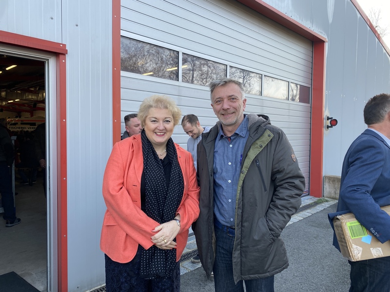 Danke an den Fischereiverein Fürth für den unermüdlichen Einsatz für den guten Zustand unserer Gewässer, für den Erhalt der Artenvielfalt u.v.m. - Hier: Petra Guttenberger und Stephan Scheuerer