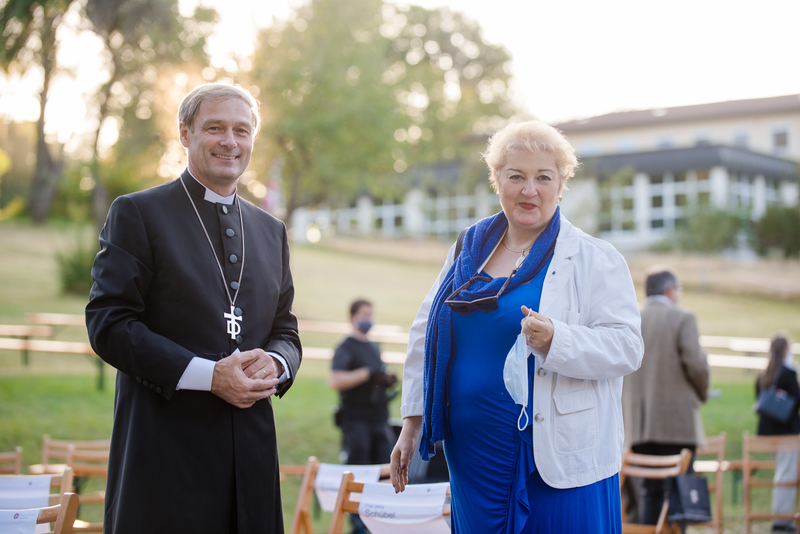 Pfarrer Reiner Schübel ist neuer Rektor und Vorstandsvorsitzender der Diakonie Rummelsberg. Es war mir eine Freude, bei der offiziellen Einführung mit dabei gewesen zu sein.
Alles Gute und Gottes Segen für die künftige Arbeit!