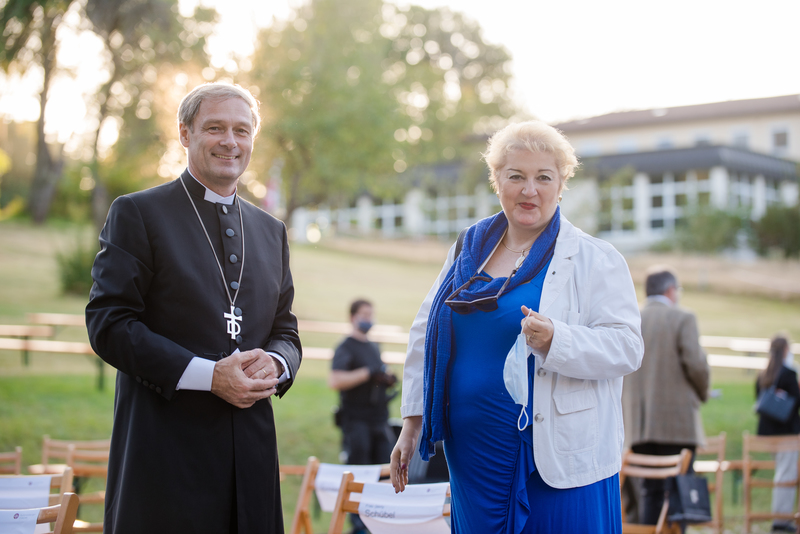 Pfarrer Reiner Schübel ist neuer Rektor und Vorstandsvorsitzender der Diakonie Rummelsberg. Es war mir eine Freude, bei der offiziellen Einführung mit dabei gewesen zu sein.
Alles Gute und Gottes Segen für die künftige Arbeit!