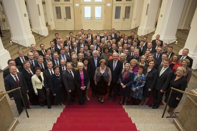 Start in die neue Legislaturperiode: 101 Abgeordnete umfasst die CSU-Landtagsfraktion - Danke an alle W�hlerinnen und W�hler - lassen Sie uns gemeinsam unser sch�nes Land voranbringen.

Bild: Rolf Poss