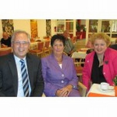 Soziales Miteinander ist wichtig - im Gespr�ch mit Bezirkstagspr�sident Richard Bartsch und der VdK Ortsvorsitzenden Gabi K�pplinger