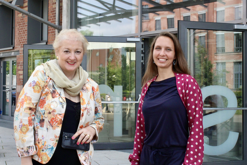 Zu Besuch an der Adolf-Reichwein-Schule in Nürnberg, hier mit Frau Schulleiterin Ruth Johnke.
Foto: Adolf-Reichwein-Schule