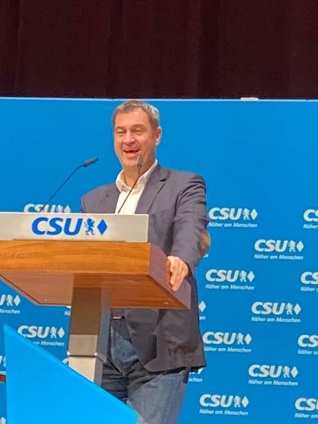 Als Gast des Bezirksparteitages konnte der Vorsitzende der CSU, Ministerpräsident Dr. Markus Söder, begrüßt werden.
Foto: CSU BV