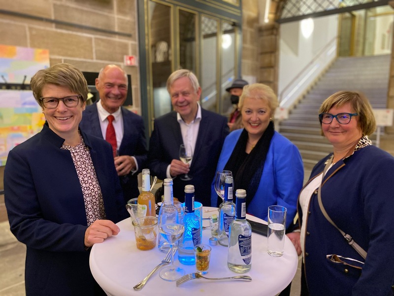 "100 Jahre Bildungszentrum Nürnberg - Bildungschancen für Alle!" Vor-Ort-Termin an der Städtischen Volkshochschule in Nürnberg, Petra Guttenberger im Gespräch.
Foto: privat