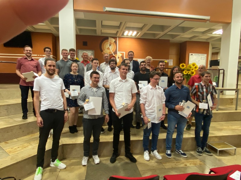 Abschlussfeier an der Staatlichen Berufsschule Martin-Segitz-Schule. Mit es immer eine Freude und Ehre, an einer solchen Feier teilzunehmen! Absolut bewundernswert, was die Absolventinnen und Absolventen geleistet haben. Allen herzlichen Glückwunsch!
Foto: privat