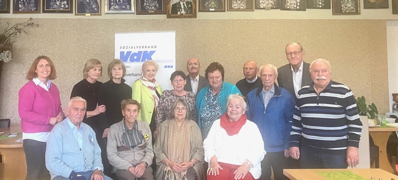 Ehrungs-Nachmittag beim Vdk Fürth. Danke an alle Mitglieder, die dem VdK so lange Zeit die Treue gehalten haben. Es war mir eine Freude und Ehre mit dabeizusein!
Foto: VdK Fürth