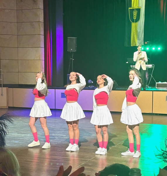 Faschingsveranstaltung der Landsmannschaft der Deutschen aus Russland. Die schönsten Kostüme und die besten  Tänzerinnen und Tänzer gibt es auf dieser Veranstaltung  natürlich mit bester Stimmung in der Fürther Stadthalle - die Cyrenesia  war auch dabei.
Foto: Petra Guttenberger 