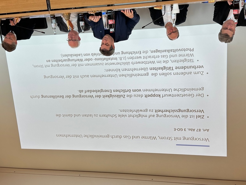 Auch die geplante  Kommunalrechtsnovelle wurde  eifrig bei der Fraktionssitzung diskutiert.
Foto: Petra Guttenberger