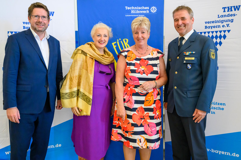 "MdL trifft THW" - unter diesem Motto fand im Maximilianeum der traditionelle Parlamentarische Abend statt. "Die Veranstaltung war eine großartige Gelegenheit, einander kennenzulernen, Ideen auszutauschen und gemeinsam Lösungen für die Herausforderungen unserer Zeit zu erörtern".
Foto: THW@Bernhard Bergauer