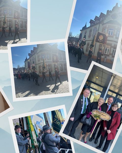 Das Highlight vorige Woche: Der Schützenumzug anlässlich des 100-jährigen Jubiläums der Schützengaue Nürnberg und Fürth. Hier geht´s direkt zur Paul-Metz-Halle, Zirndorf.
Fotos: Petra Guttenberger