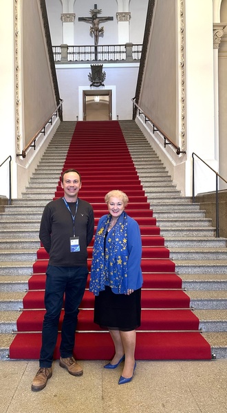 Unzufriedenheit mit der Demokratie durch einfache politische Partizipation der Bürgerinnen und Bürger und transparente Rechenschaftspflicht, der Politiker entgegenzuwirken - ist das Ziel der Plattform Nexus Politics. Sehr interessantes Gespräch mit dem Co-Founder und CEO Dr. Markus Strobel.
Foto: CSU Pressestelle