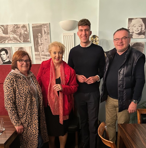 Wahlhelferinnen- und Wahlhelfer-Essen der CSU Zirndorf: Nur gemeinsam kann man erfolgreich Politik gestalten und den Bürgerinnen und Bürgern ein verlässliches Angebot bieten. Von links: Ursula Rauch, Petra Guttenberger, Tom Hesselberger und Michael Maderer. Foto: CSU Zirndorf